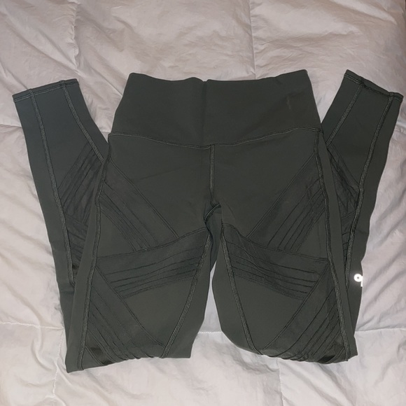 Alo Leggings - Picture 2 of 2